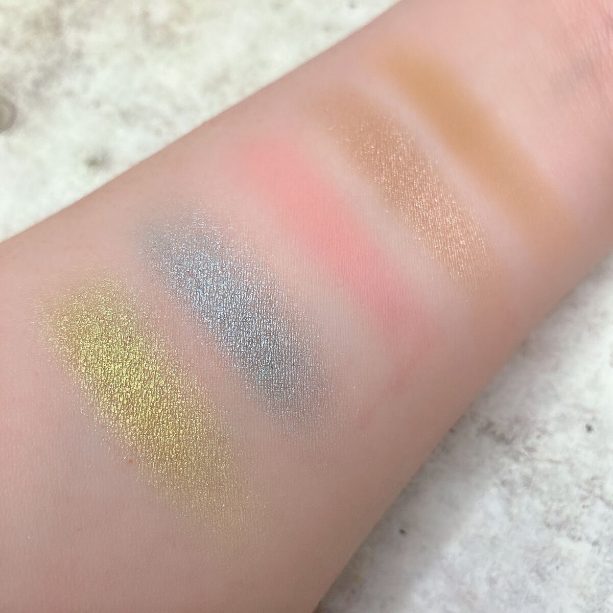 アイシャドウ × ８ (M・A・C × ストレンジャー シングス コレクション) ホーキンズ クラス オブ 1986 アイ パレット/M・A・C/アイシャドウパレットを使ったクチコミ（3枚目）