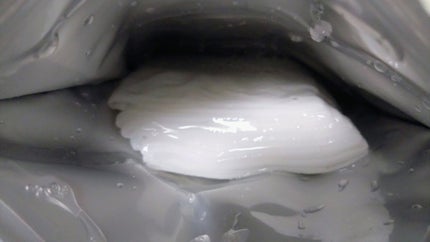 ONE STONE TWO BIRDS 原液美容100マスク ホワイトVC&アゼライン酸のクチコミ「ONE STONE TWO BIRDS 原液美容 100 マスク ホワイトVC&アゼライン酸。.....」(3枚目)