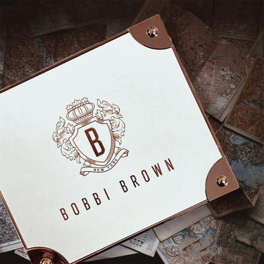 BOBBI BROWN リュクス トゥ トラベル アイシャドウ パレットのクチコミ「⁡
可愛い。って
分かっているのに抗えないラメの暴力
それがBOBBIのリュクス
⁡
もう何度.....」（1枚目）