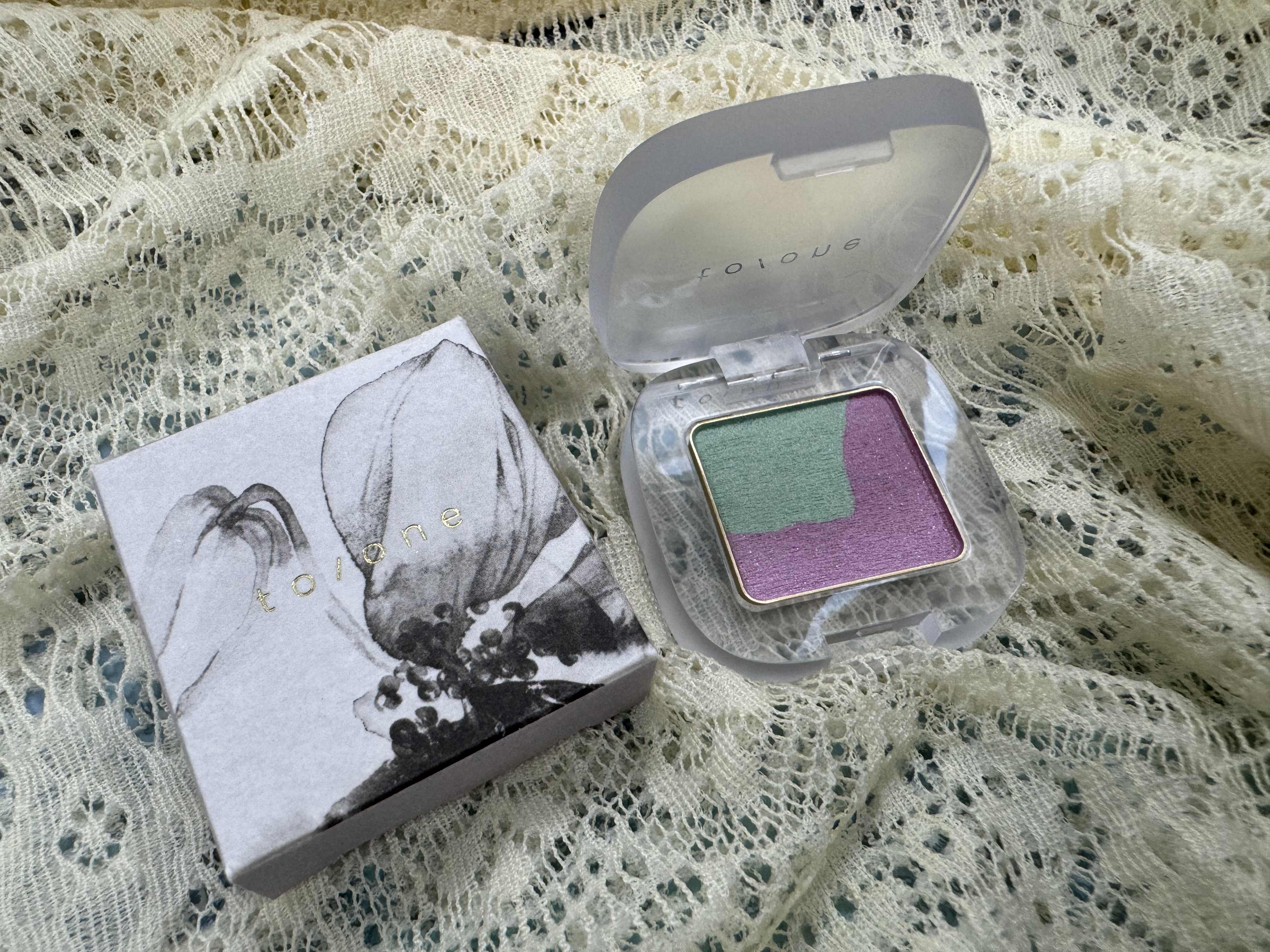 ペタル フロート アイシャドウ/to/one/アイシャドウパレットを使ったクチコミ（2枚目）