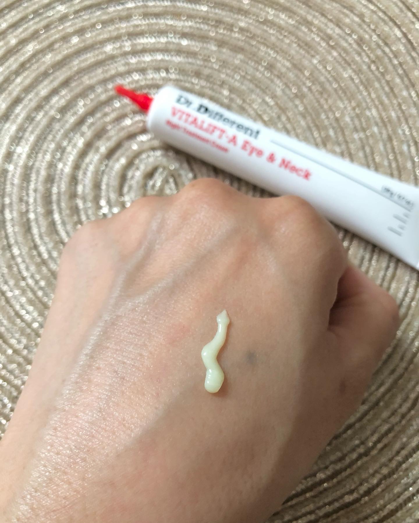 Dr.Different VITALIFT-A アイ＆ネックのクチコミ「しみ・くすみが気になり始めたらの
ナイトケア！
" VITALIFT-A Eye&Neck ".....」（2枚目）