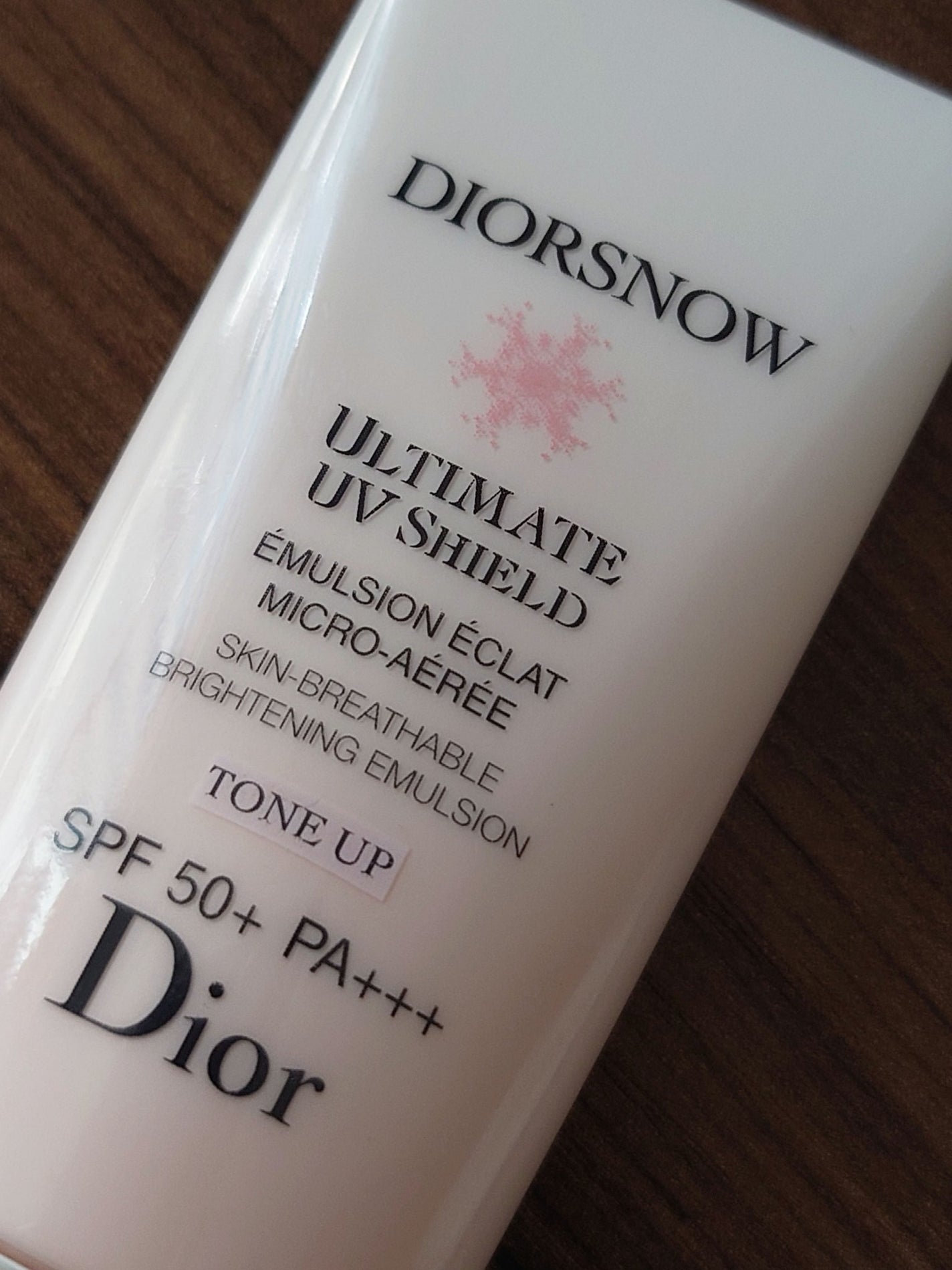 【旧】スノー UVシールド トーンアップ 50+/Dior/日焼け止めミルクを使ったクチコミ(2枚目)