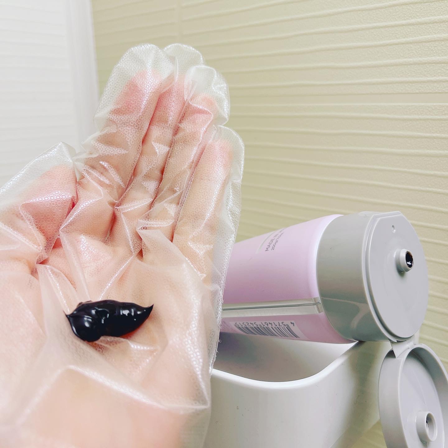 MELCE ヘアカラートリートメントのクチコミ「MELCEヘアカラートリートメント使ってみました。

一本で8つの役割を果たし、白髪ケアから黒.....」（2枚目）