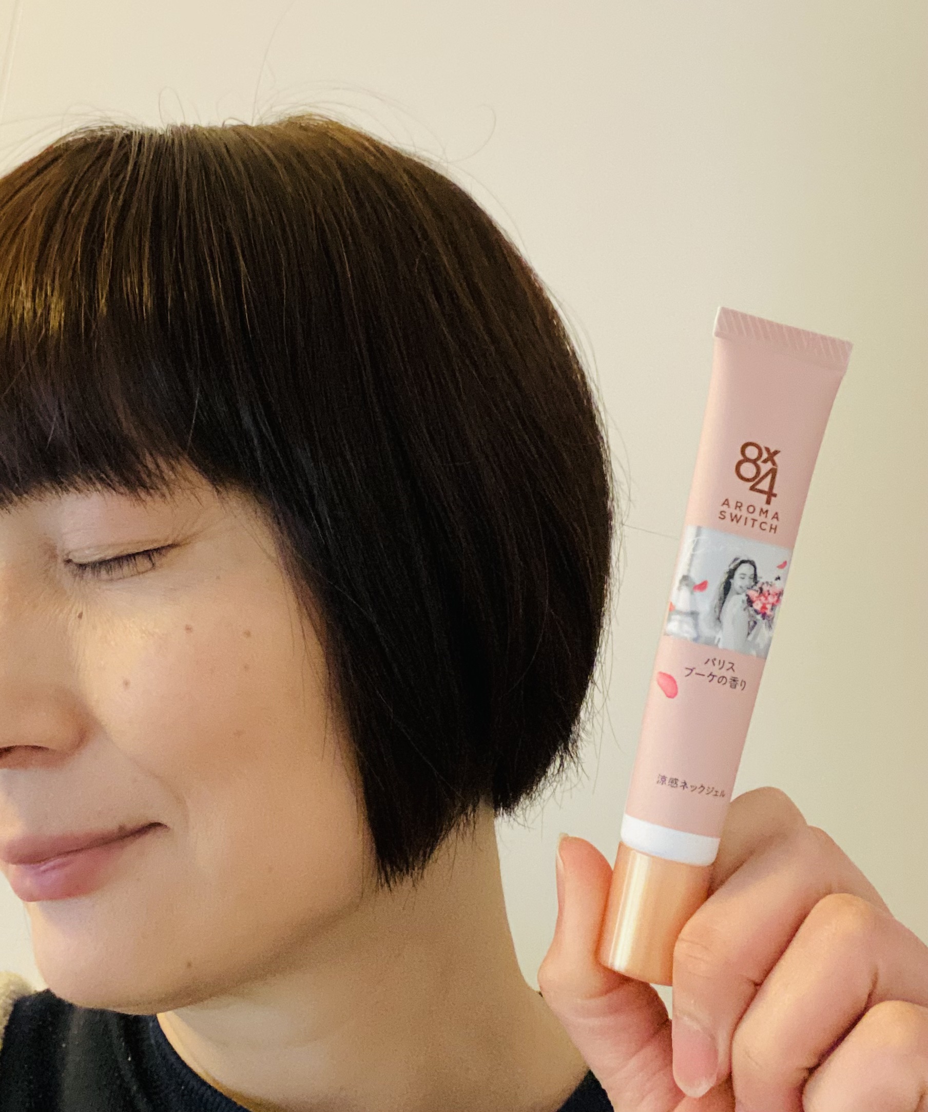 8x4 アロマスイッチ 涼感ネックジェル パリスブーケの香り/８ｘ４/デオドラント・制汗剤を使ったクチコミ（3枚目）