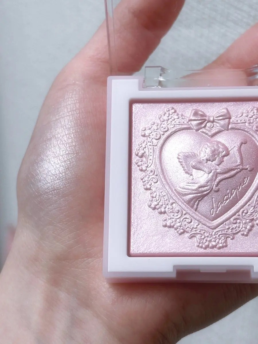 ラックスグロウハイライター 03 アイスラベンダー/dasique/パウダーハイライトを使ったクチコミ（2枚目）