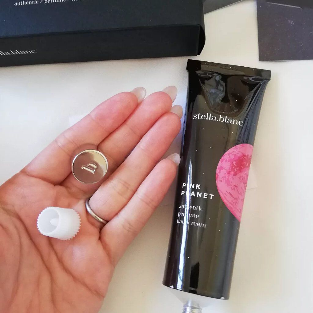 オーセンティックパフュームハンドクリーム/Stella.Blanc/ハンドクリームを使ったクチコミ(3枚目)