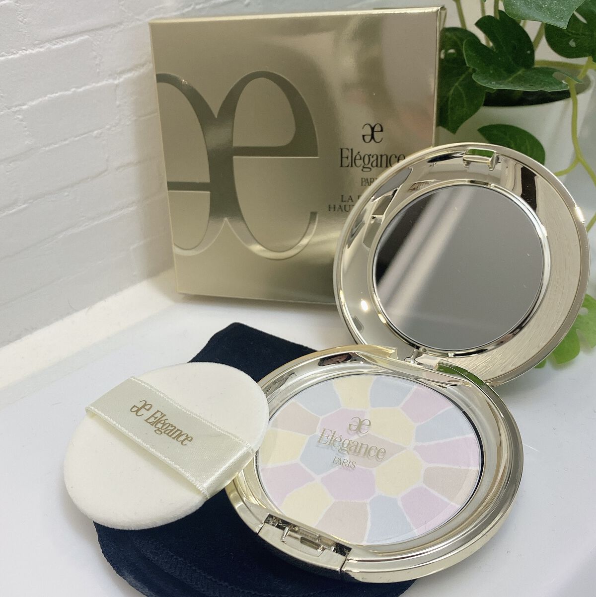 
**Elégance ラ プードル オートニュアンス**
     IV  クリア　11000円税込


お直しパウダーが底をつき、新たなパウダー探しに出てましたがただいま帰還しました。

なんとなくプレストパウダーは乾燥しそうとか言って