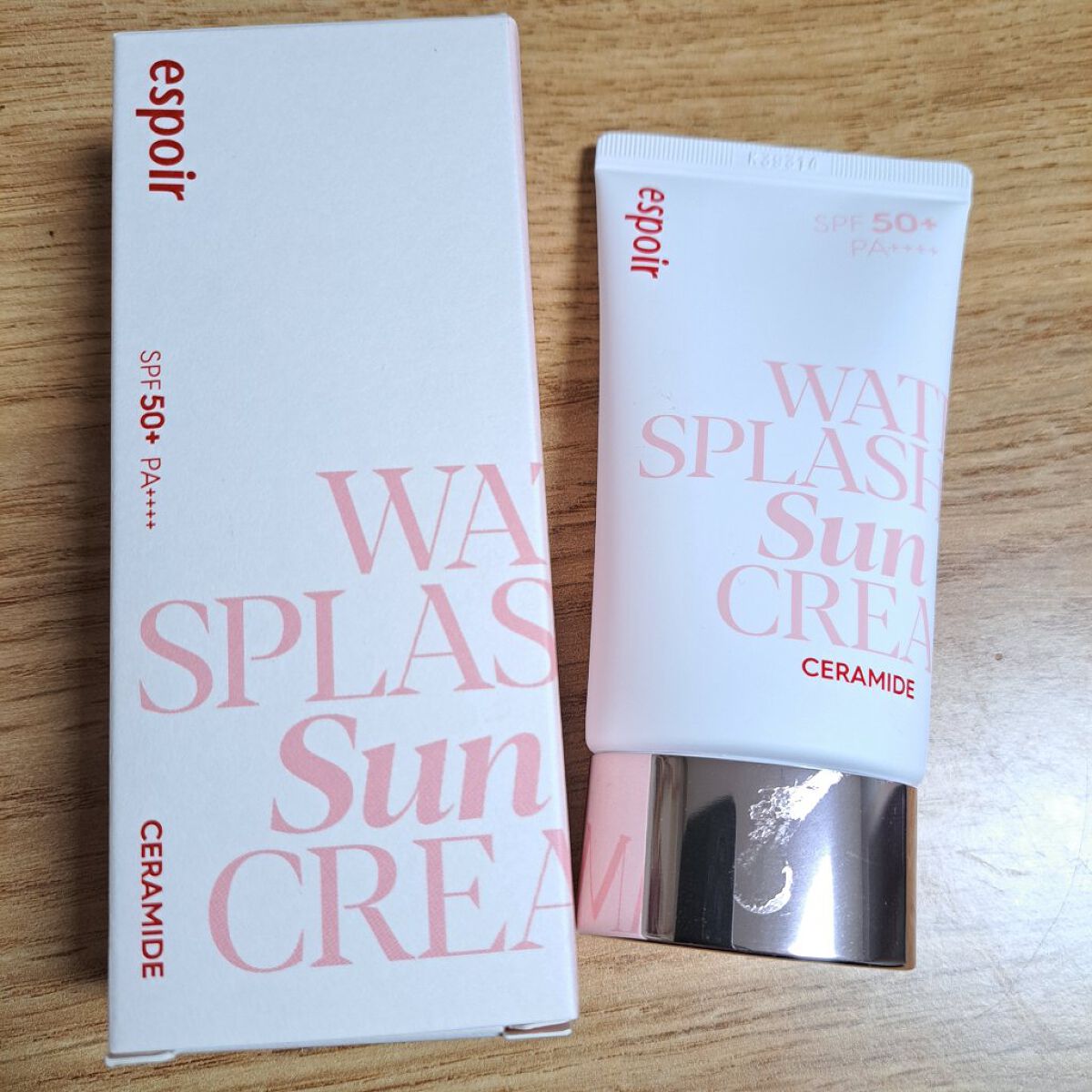 ずっとリピしてるespoirの日焼け止め🎐🩵

✼••┈┈••✼••┈┈••✼••┈┈••✼••┈┈••✼


【使った商品】
espoir
ウォータースプラッシュサンクリーム セラミド

【商品の特徴】
✅刺激の心配ないヴィーガン日焼