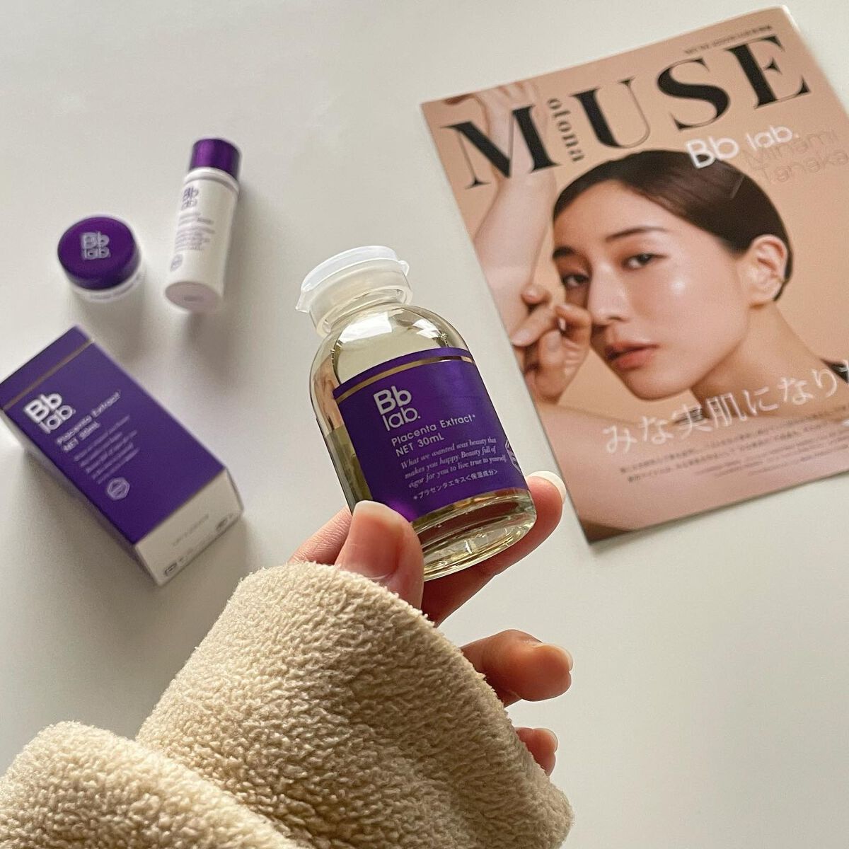 .
田中みなみさん愛用コスメ🫶💕

【Bb lab.】
📎水溶性プラセンタエキス原液

朝晩の洗顔後に冷蔵庫から取り出して
お肌に塗るのが日課になってる🤍

ビービーラボの独自技術「高濃度製法」で
不純物のないサラッとした原液💫
