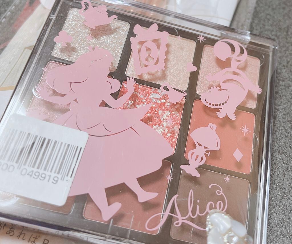 めよた on LIPS 「アリスのアイシャドウかったの!なめの爪写ってるねえ#めよた#ア..」(1枚目)