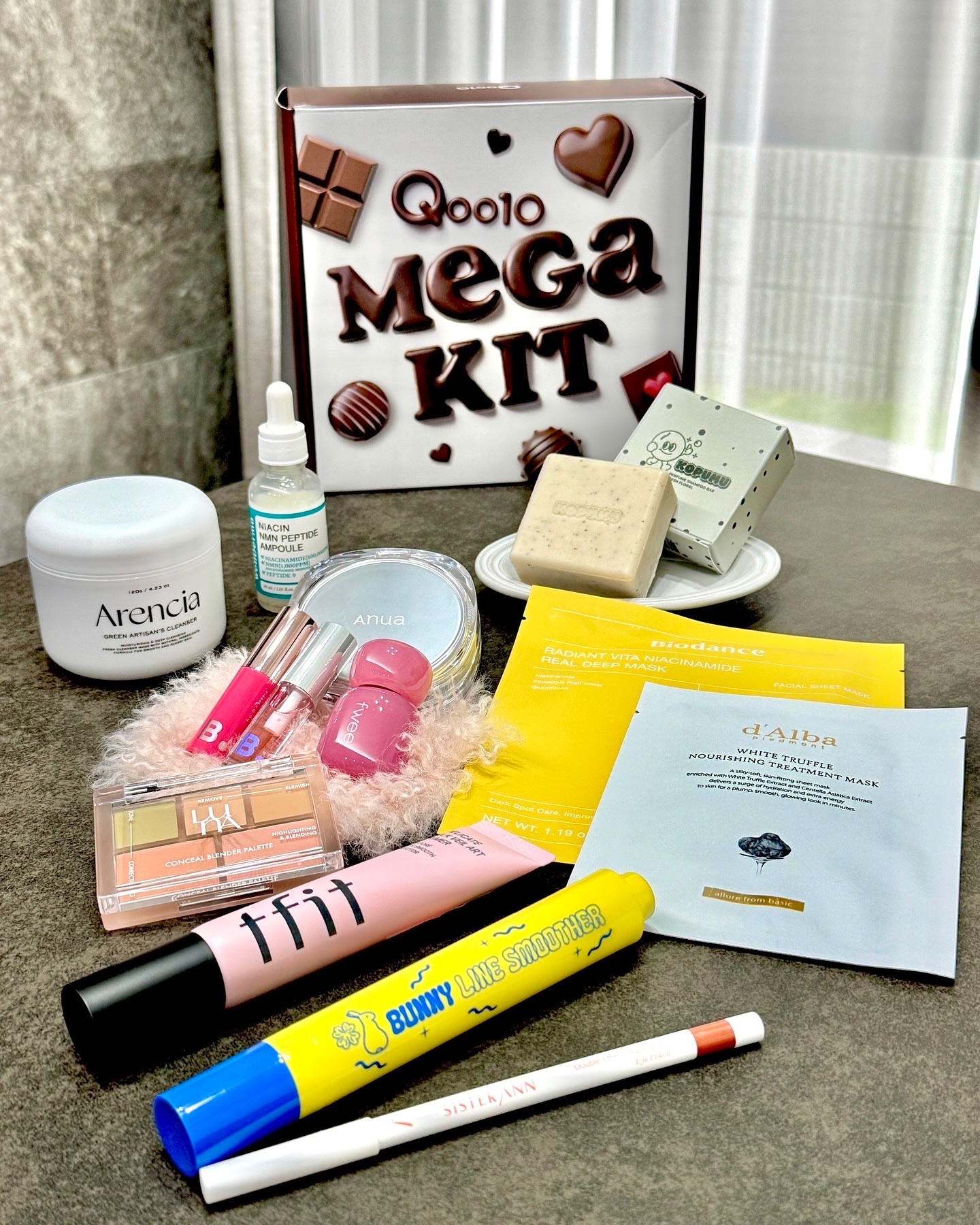 💄🧴💕
今年初の𝗤𝗼𝗼𝟭𝟬 𝗠𝗲𝗴𝗮𝗸𝗶𝘁届いたよ〜❣️
オススメの韓国コスメが12個も入ってて
嬉しすぎる🥹
⁡
⁡
20%メガポ期間は2月1日(土)～2月8日(土)😍
どの商品を購入するか悩んでいる方ぜ