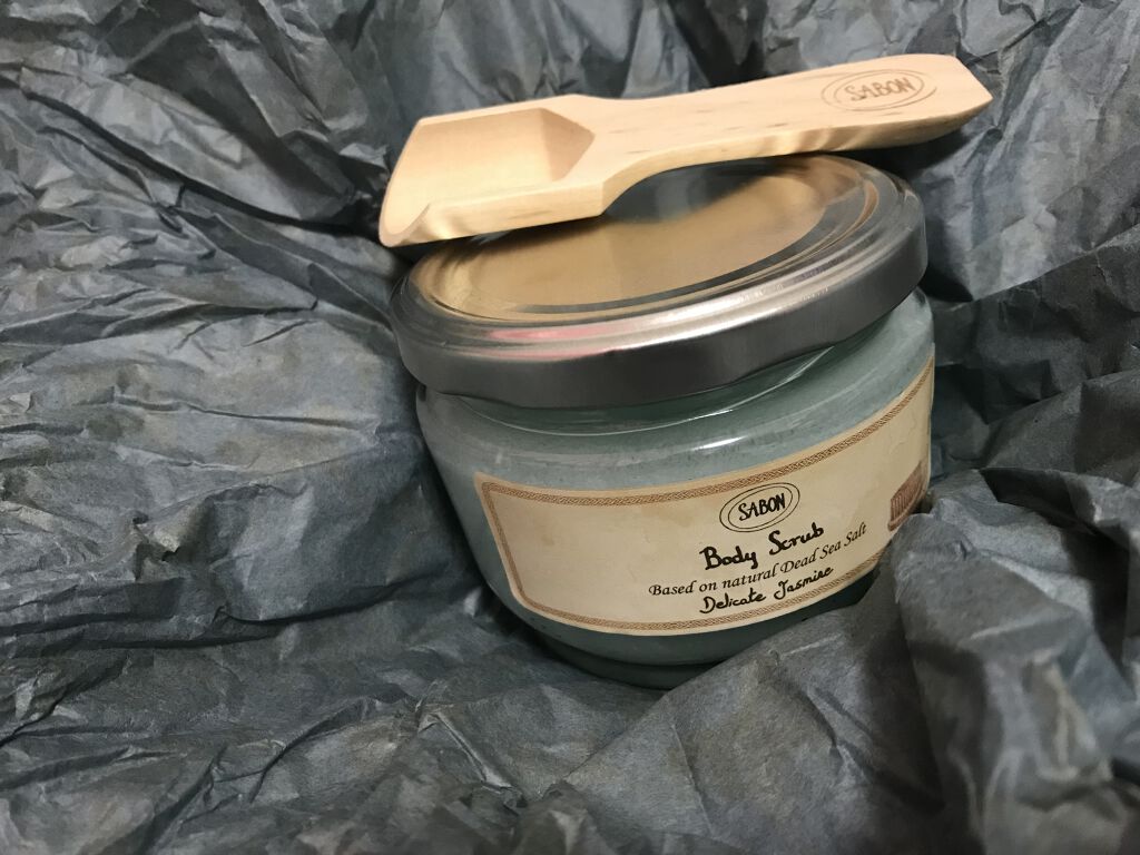 ボディスクラブ デリケート・ジャスミン 600g(FLORAL BLOOMING Limited Collection)/SABON/ボディスクラブを使ったクチコミ（1枚目）