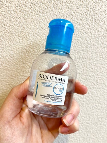 ビオデルマイドラビオ エイチツーオー100ml
とにかく帰宅してすぐ化粧落としたい時に✨

ウォータープルーフのマスカラとか
アイライナーは落ちないけど
普通のベースメイクとかは落ちる😊
ピリピリしないし気に入ってる☺️

これは友人に貰ったけど
大きいのも何度かリピートしてる😁
大きいのだと薬局に売ってるこういう系のより
ちょっとお高いのが難点🫠の画像 その0