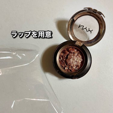 NYX Professional Makeup プリズマ シャドウのクチコミ「アイシャドウが割れてしまったら！！

ちょうど割れてしまったバキバキシャドウがあったので

使.....」（2枚目）