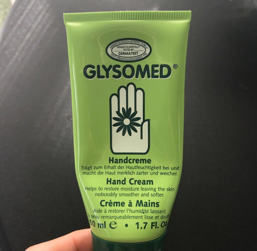 普段から乾燥肌で、冬は手がガサガサになるのですが、最近外出先で頻繁に　消毒液を使用する為、湿疹がでてかゆく困っていたところ、ハマメリエキスが肌の荒れに効果があると聞きAmazon から購入しました。

手洗いの後に使用して3日目に湿疹がなく