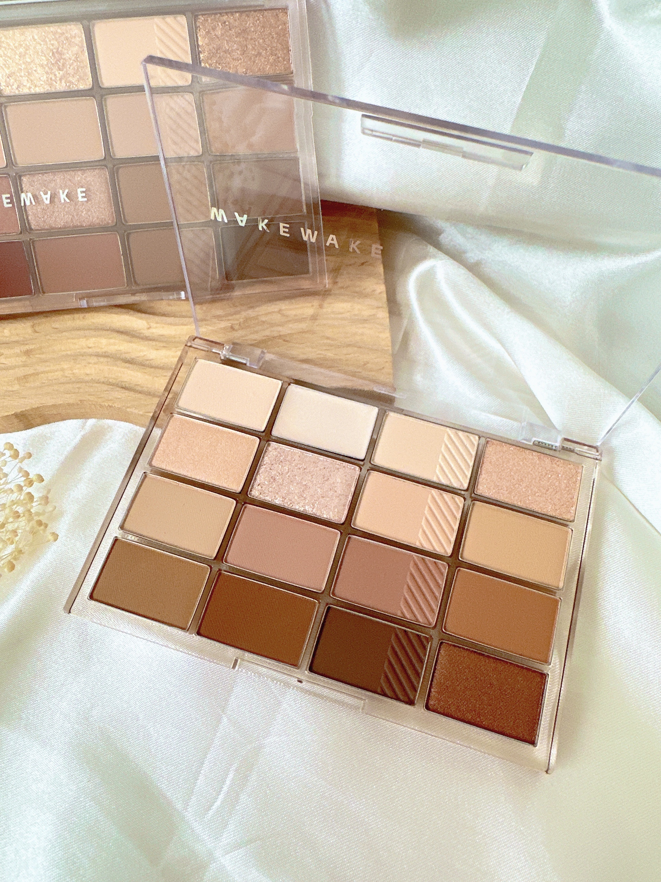 ソフトブラーリングアイパレット/wakemake/アイシャドウパレットを使ったクチコミ（3枚目）