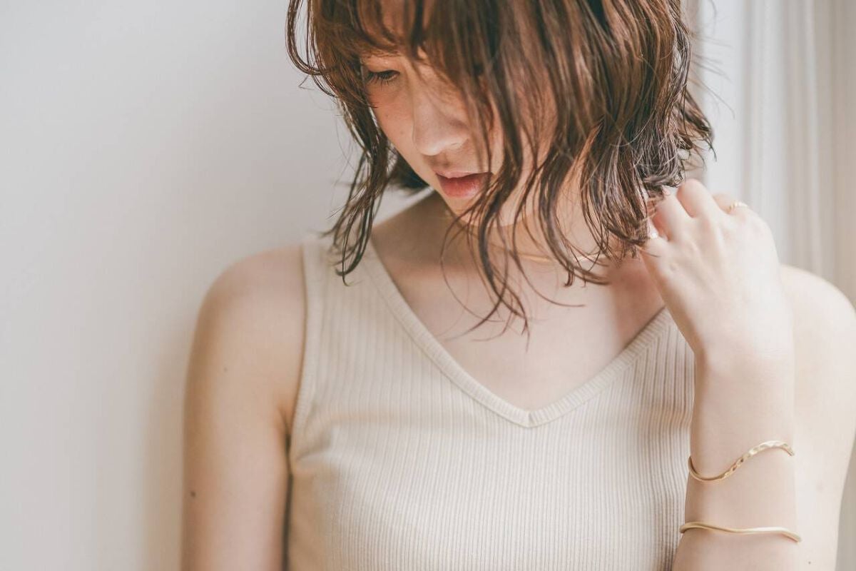 <女性向け>ヘアムースの使い方!パーマ・くせ毛・ストレート別に解説のサムネイル