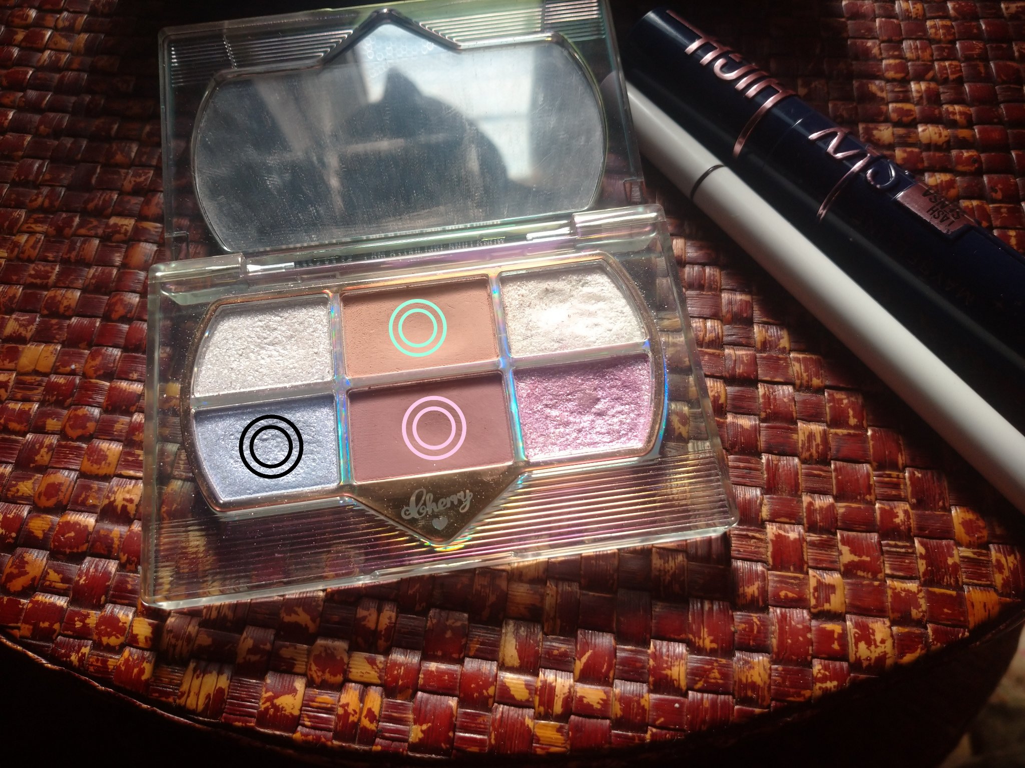 レトロマグネティック アイシャドウパレット/FlowerKnows/アイシャドウパレットを使ったクチコミ（1枚目）