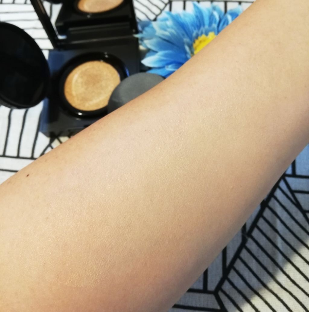 NARS ナチュラルラディアント ロングウェア クッションファンデーションのクチコミ「2019年７月５日に新発売された
大人気のナチュラルラディアントロングウェア
ファンデーション.....」（3枚目）