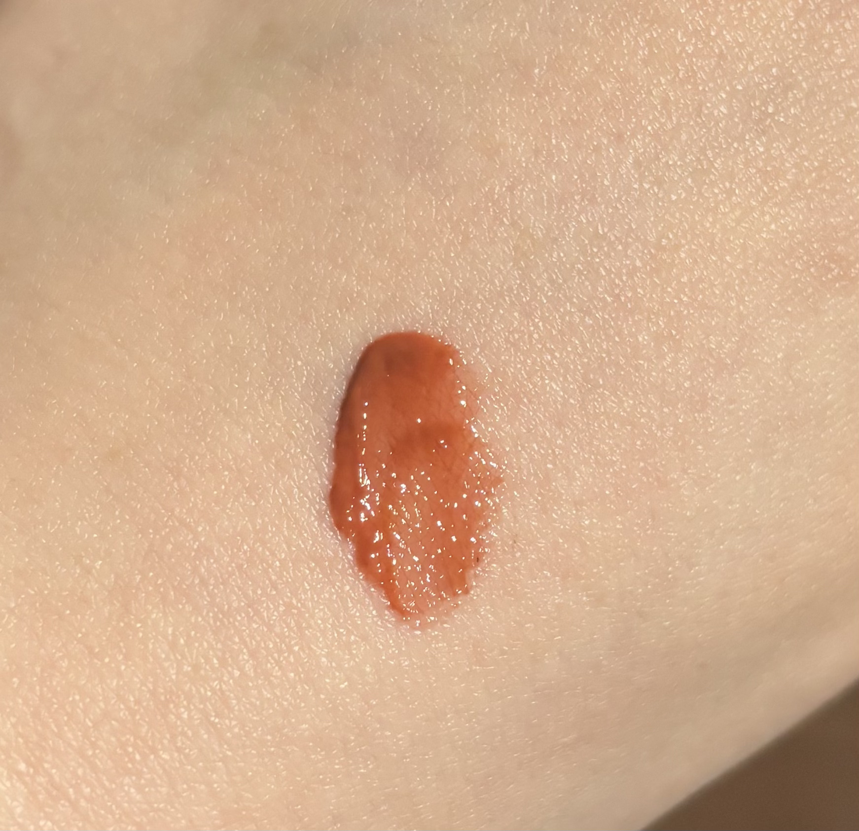  Fujiko プランピーリップ
04　余韻

Fujikoらしいオシャレな色でした！
LIPSのパーソナルカラーの判定だとイエベ春になっていましたが、深みのある色だったのでイエベ秋でも問題ありませんでした！

みさとさん限定カラーも欲しか