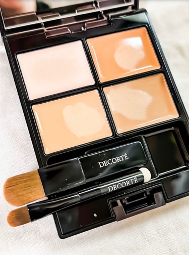 DECORTÉ トーンパーフェクティング パレットのクチコミ「DECORTÉ　トーンパーフェクティング パレット
　　　　　　　　　　〈 01 ライトベージ.....」（2枚目）