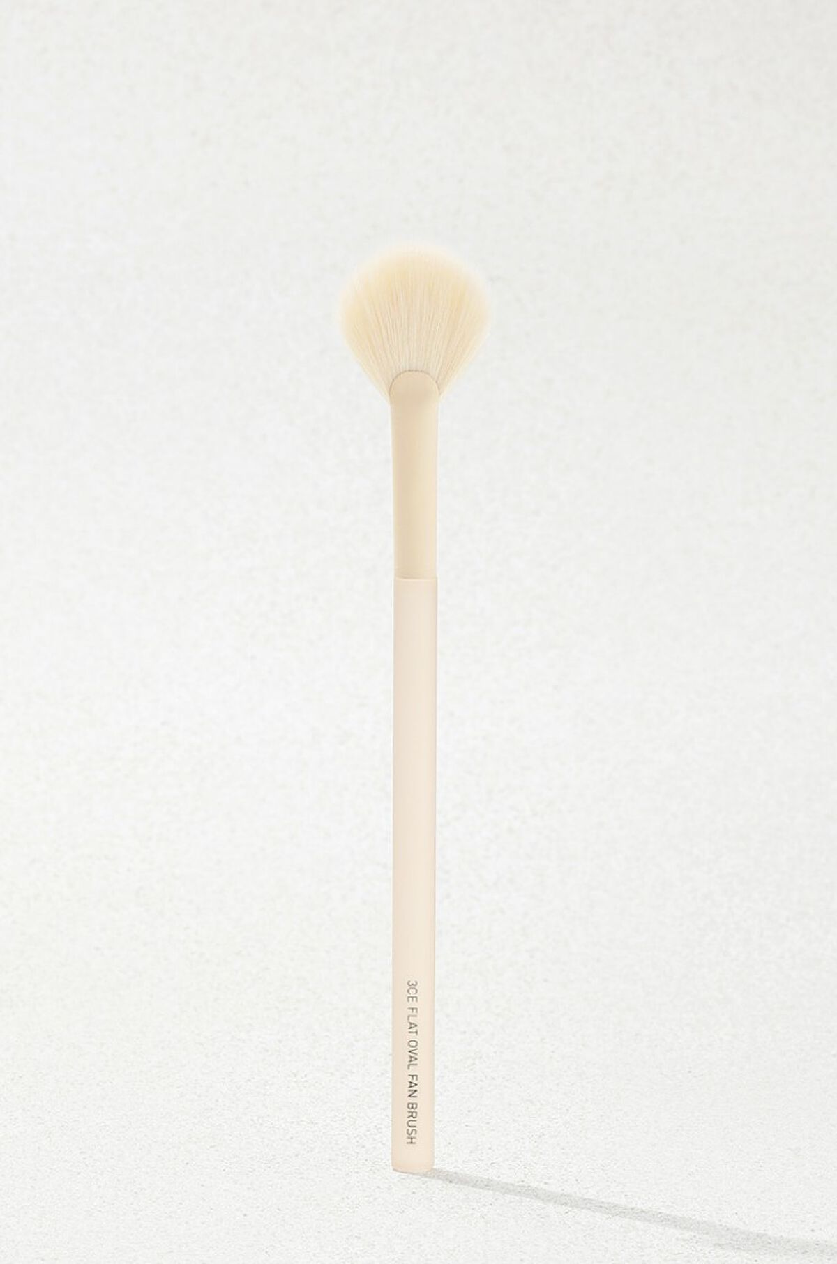 3CE BRUSH FLAT OVAL FAN BRUSH