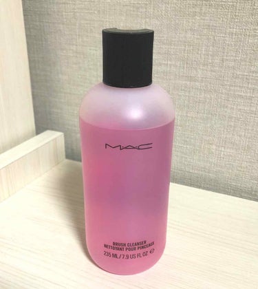 MAC ブラシクレンザー☆

メイクブラシ用のクレンザー🍀
薄いピンクの液体
ティッシュに適量を出してブラシをくるくるするだけできれいに汚れが落ちます◎

毎日ブラシは洗えないので本当助かる👏🏻
という