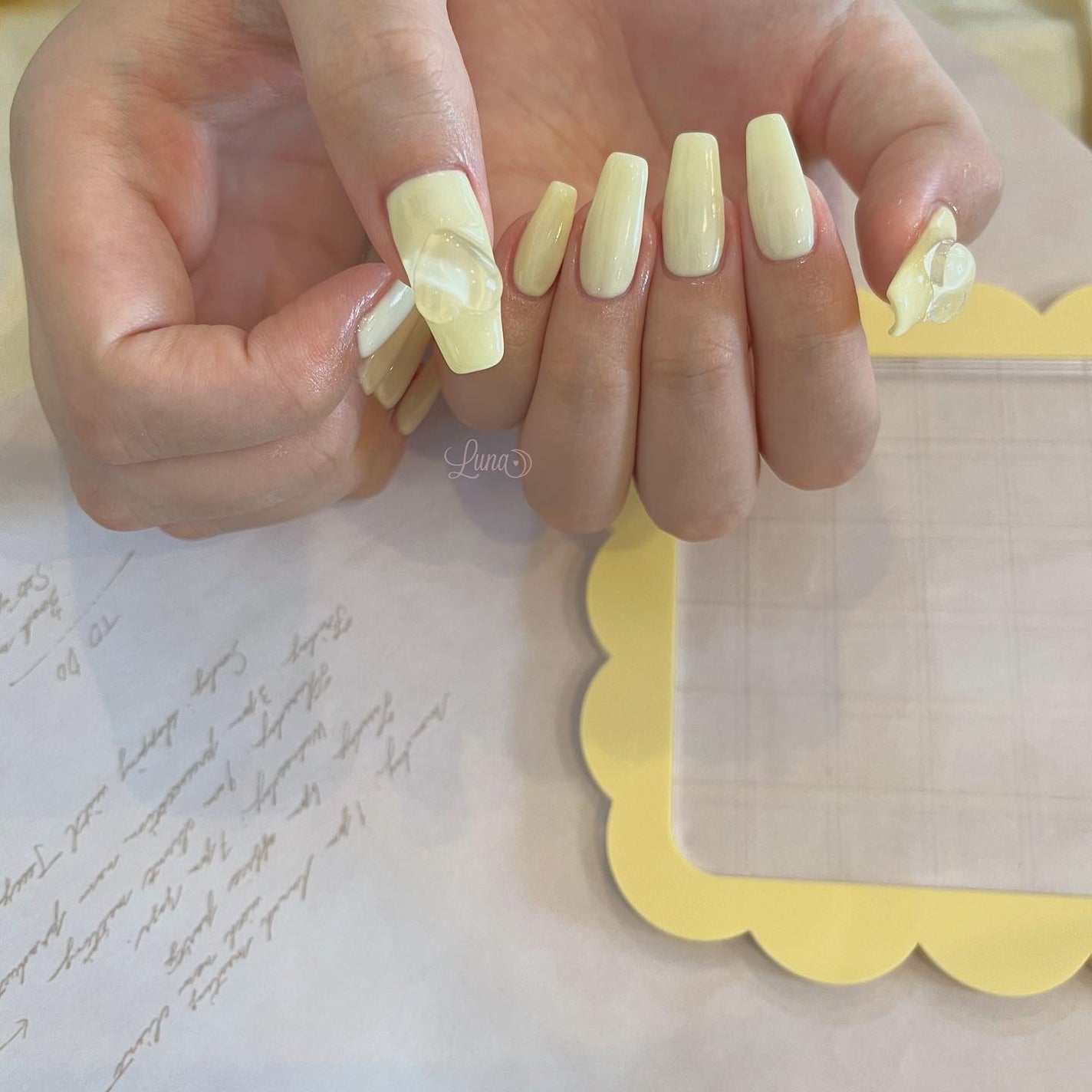 Iuna. Mizuki on LIPS 「.creamyellow🧁#nail#nailstagram#..」(1枚目)