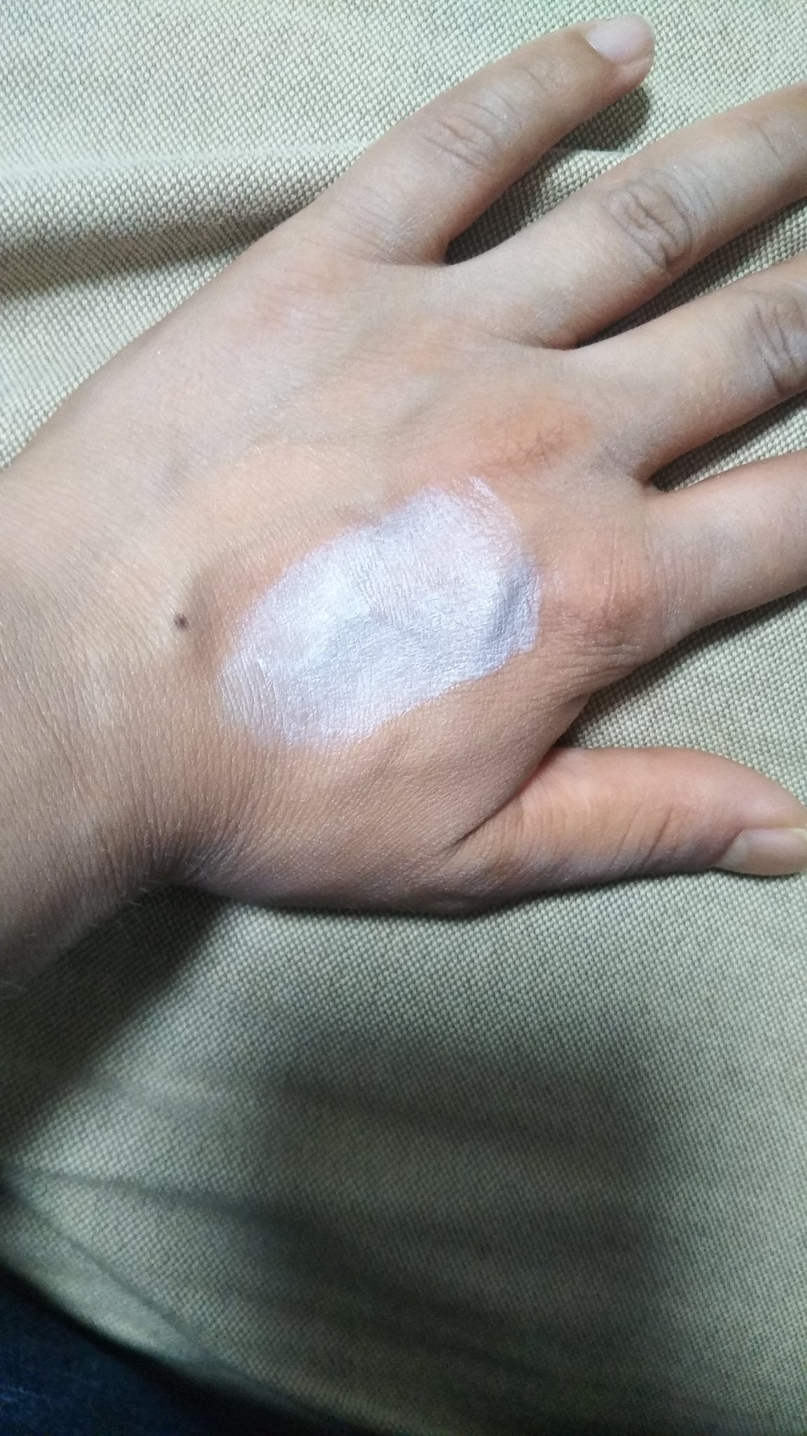 スキンアクア スーパーモイスチャー UVライトアップスティック /スキンアクア/日焼け止めスティックを使ったクチコミ(2枚目)