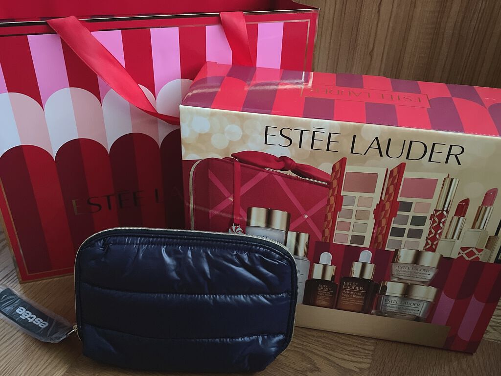 eri on LIPS 「#クリスマスコフレ大公開エスティローダーのコフレ買いました✨予..」(1枚目)