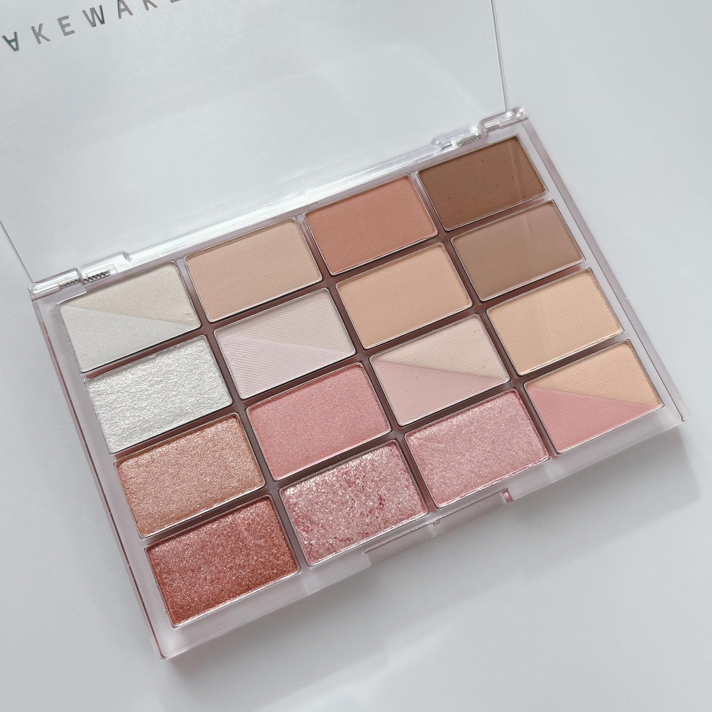 ソフトブラーリングアイパレット/wakemake/アイシャドウパレットを使ったクチコミ(4枚目)