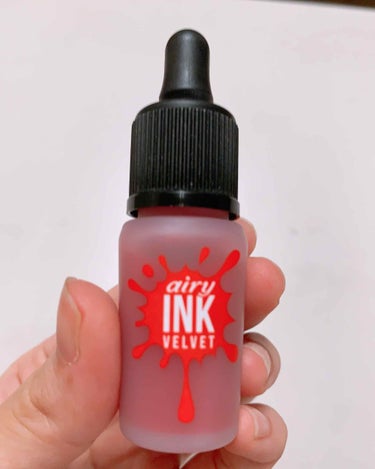 Airy INK VELVET 03 sold out red
色味 ◎ つけて少し経つとちょっとピンクっぽくなるかも、、

持ち ◎ 食べても飲んでもほぼ落ちない！！

匂い✖️ 臭すぎる！！けど塗っ