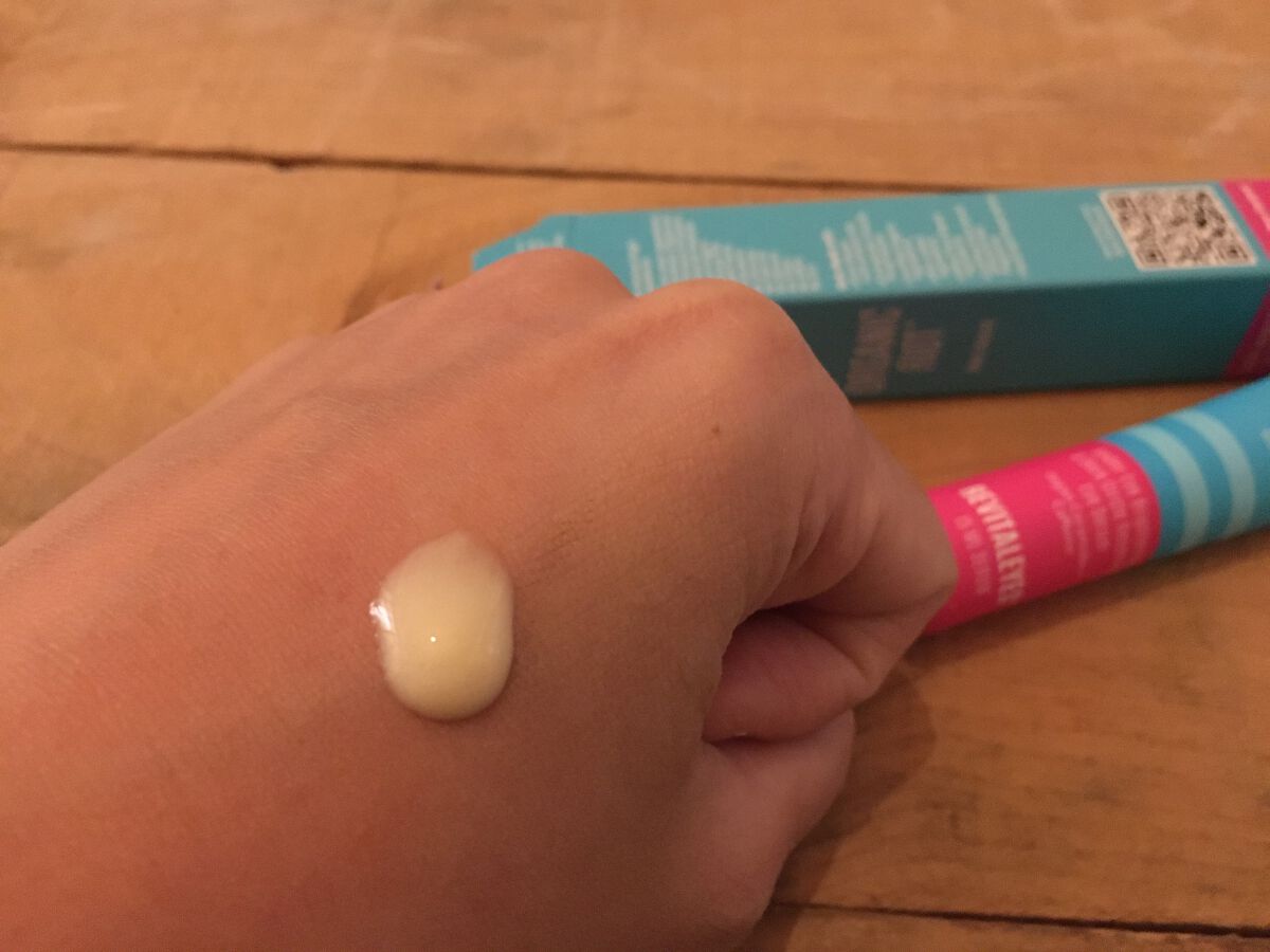 リバイタルアイズ アンダーアイセラム/ORGANIC RIOT/アイケア・アイクリームを使ったクチコミ（2枚目）