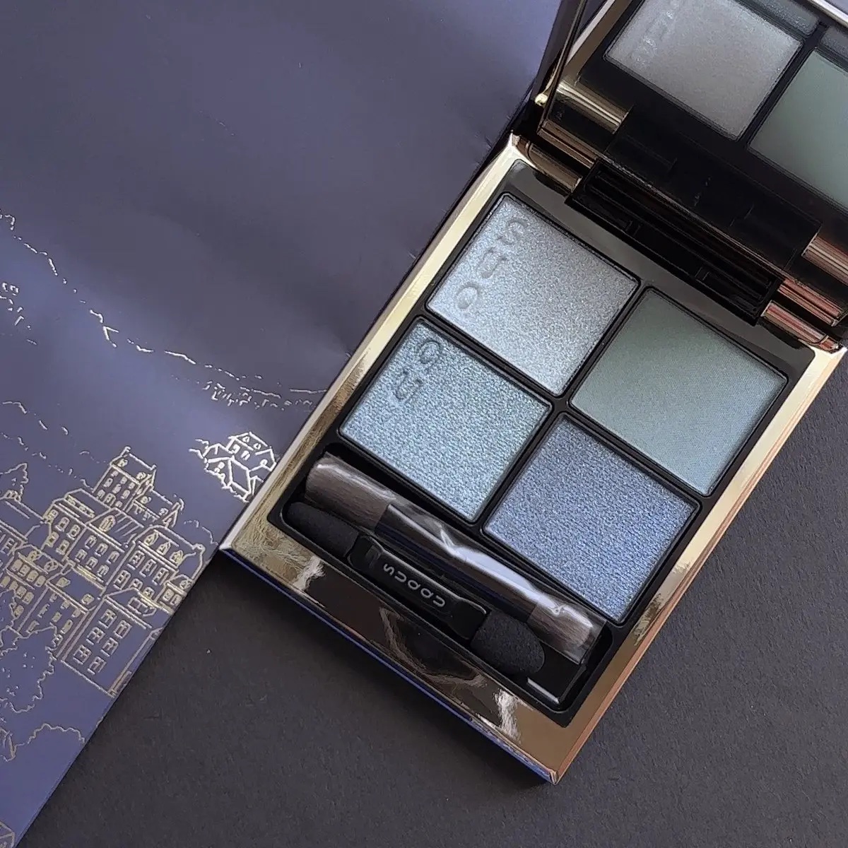 シグニチャー カラー アイズ 143 俄雪 -NIWAKAYUKI /SUQQU/アイシャドウパレットを使ったクチコミ（1枚目）