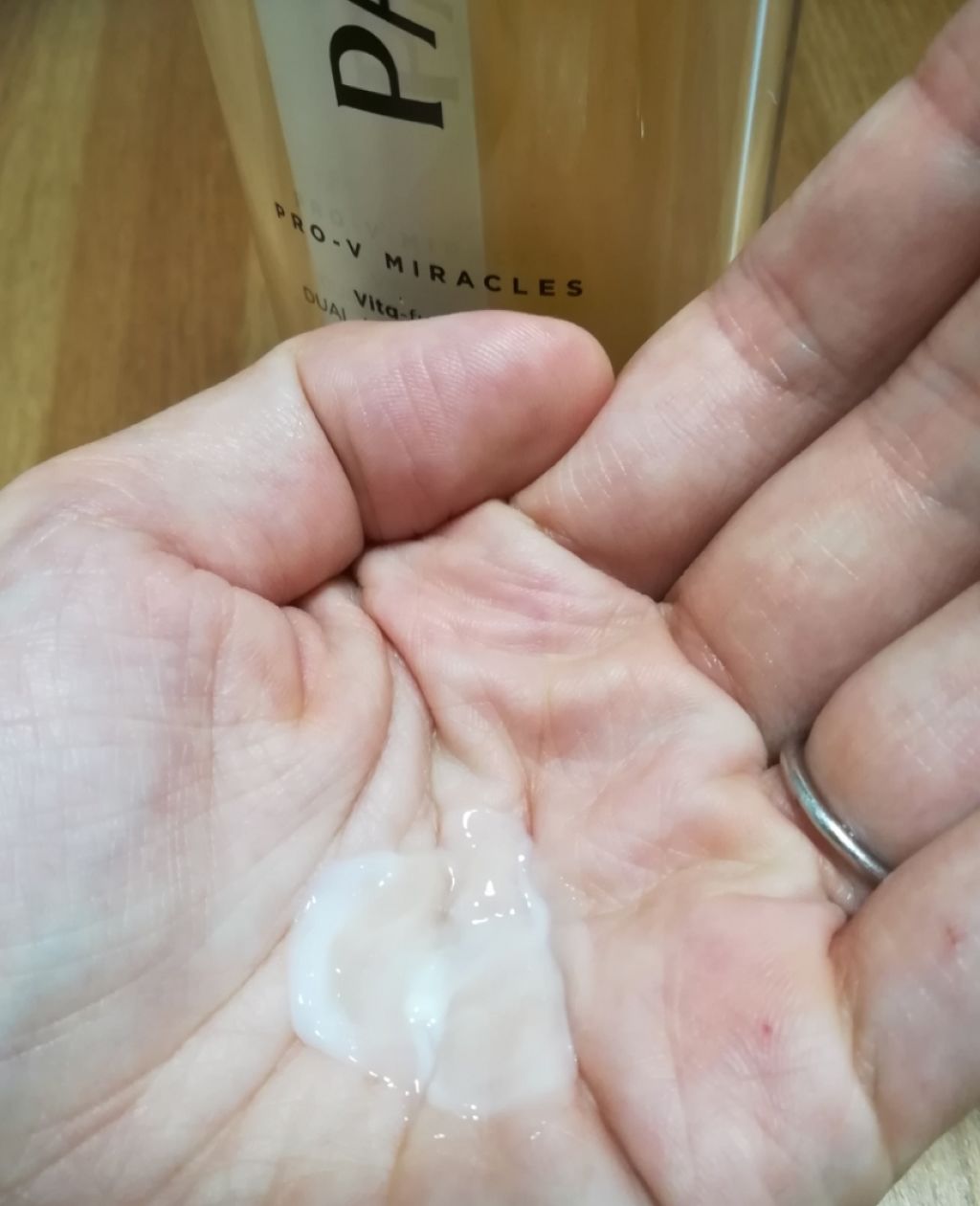 デュアル アクティブ オイルセラム/パンテーン/ヘアオイルを使ったクチコミ(3枚目)