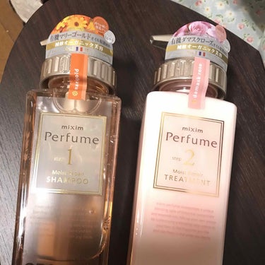 mixim Perfume　モイストリペアシャンプー1/モイストリペアヘアトリートメント2 をお試しさせていただきました！

シャンプーは泡立ちがよく、香りがとてもいいです💓
マリーゴールドとカモミール