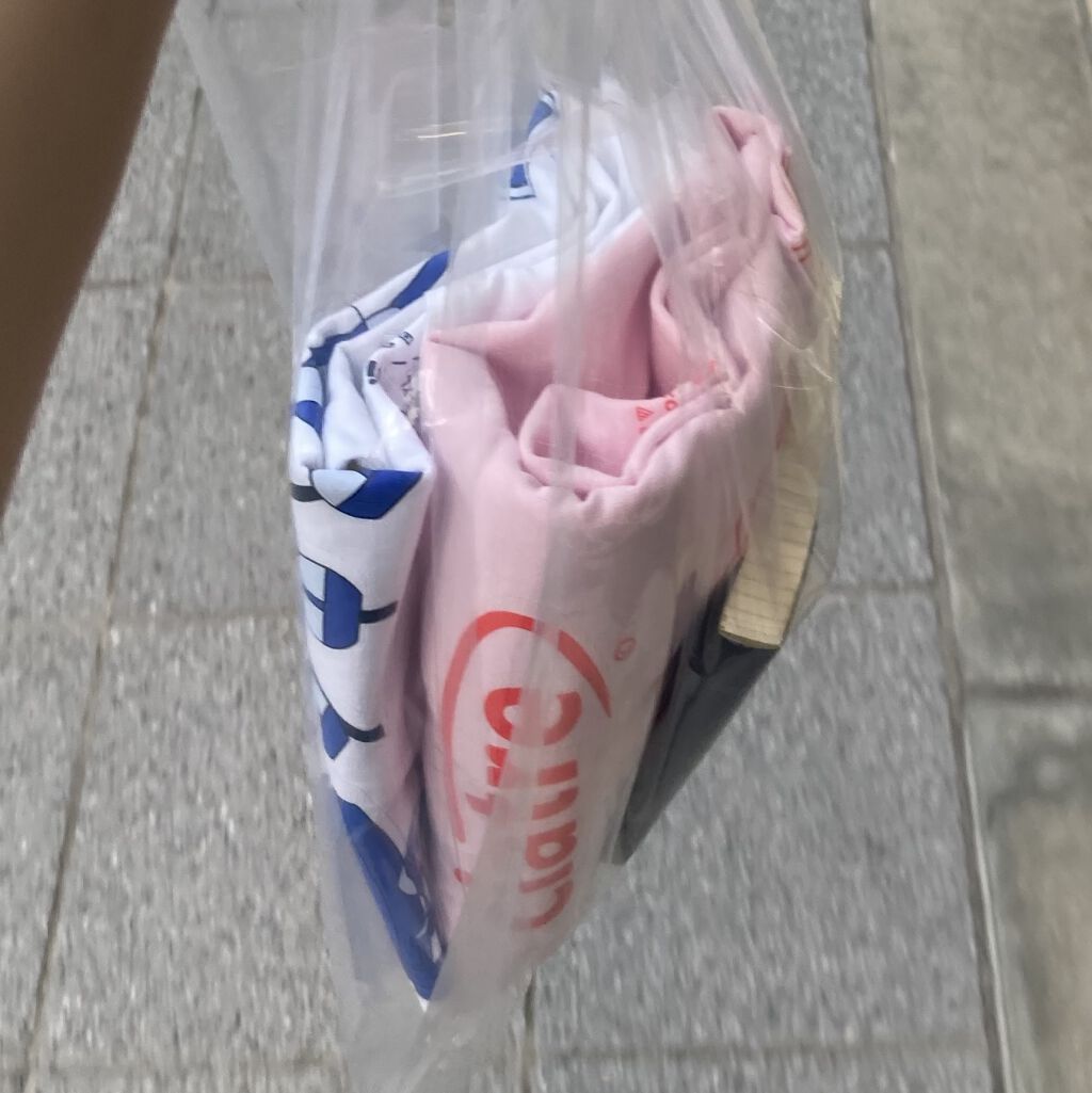 可愛い服が欲しいわよね！この春はめちゃめちゃバ畜したから今月は服をたくさん買うわよ！！！！ということでシアターにいったわよ！

いちごの長袖Tは白地に赤プリント狙いでいったんやけど、そっちはXLしかないらしくて諦めた🥹 この夏は体力があれ