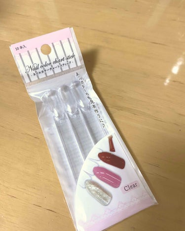 セリアでネイルカラーチャートスティックを売っていたので購入。

一般的なチャートだと、全長が12cm位で、ハガキケース (これもセリアで購入したもの)に縦向きにしか入らないのですが、セリアの物は全長が1