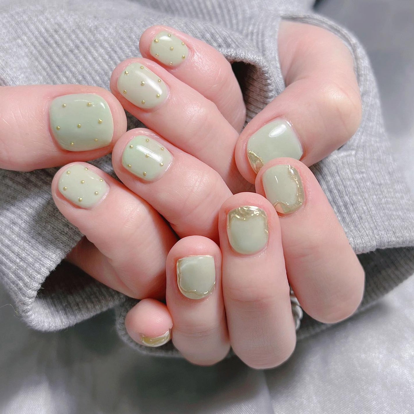 なかやまちえこ on LIPS 「くすみグリーン×ゴールド✨⠀⠀@ainayamauchi313..」(1枚目)