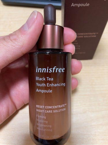 innisfreeブラックティー ユース セラム

やや濁りのある美容液ですね。全成分からは、乳液かな？と思っていましたが、そこまでの乳液感はなく、オイル感もほとんどないですね。
サラッと塗り広げられて