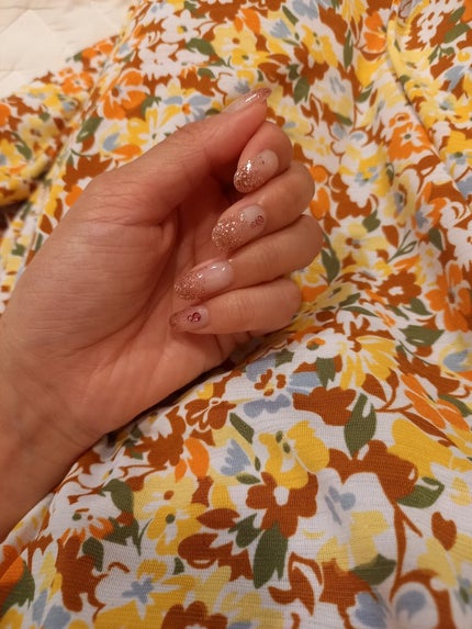 まゆみ on LIPS 「今月のネイルはこれー!前回と、少し濃いピンクラメのグラデーショ..」(2枚目)