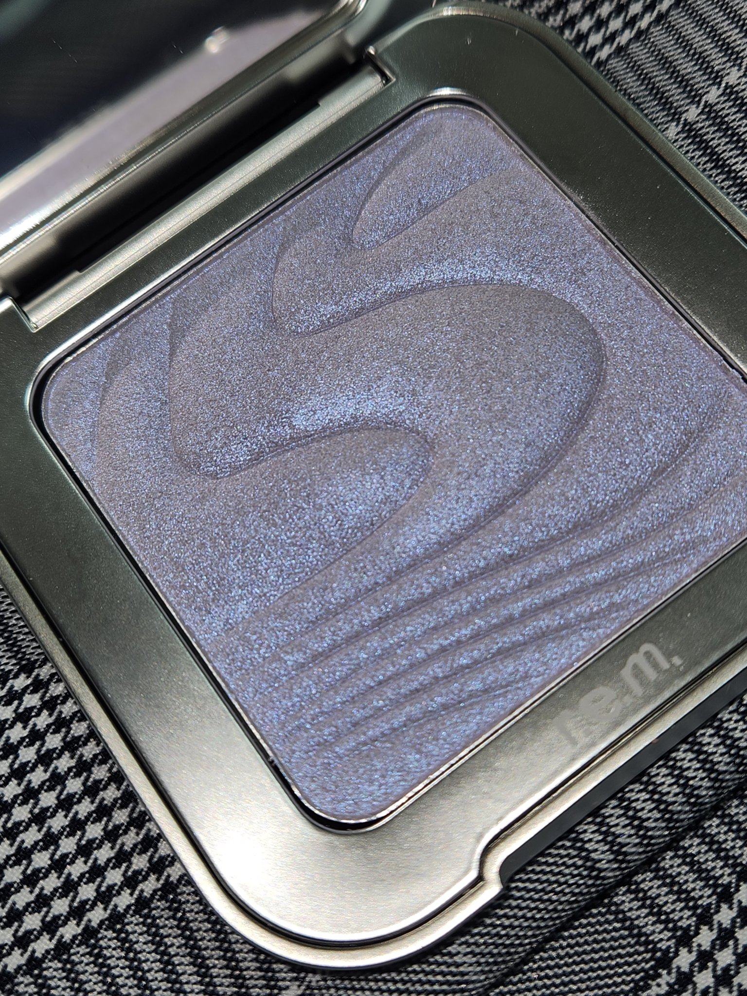 繊細な青ハイライト！アメリカで購入。r.e.m.beauty、HIGHLIGHTER TOPPER TOP CORT ENLUMINER、MISS NEPTUNE 

青ハイライトって目立つし、ハイライト自体どうしてもラメ塗ってます感が出る