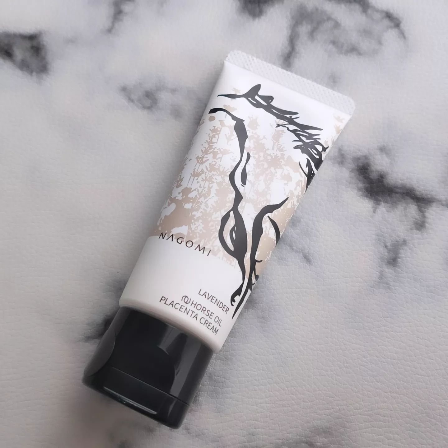 ⾺プラセンタエキス配合 ⾺油クリーム ラベンダーの⾹り/＆NAGOMI/ボディクリームを使ったクチコミ（1枚目）