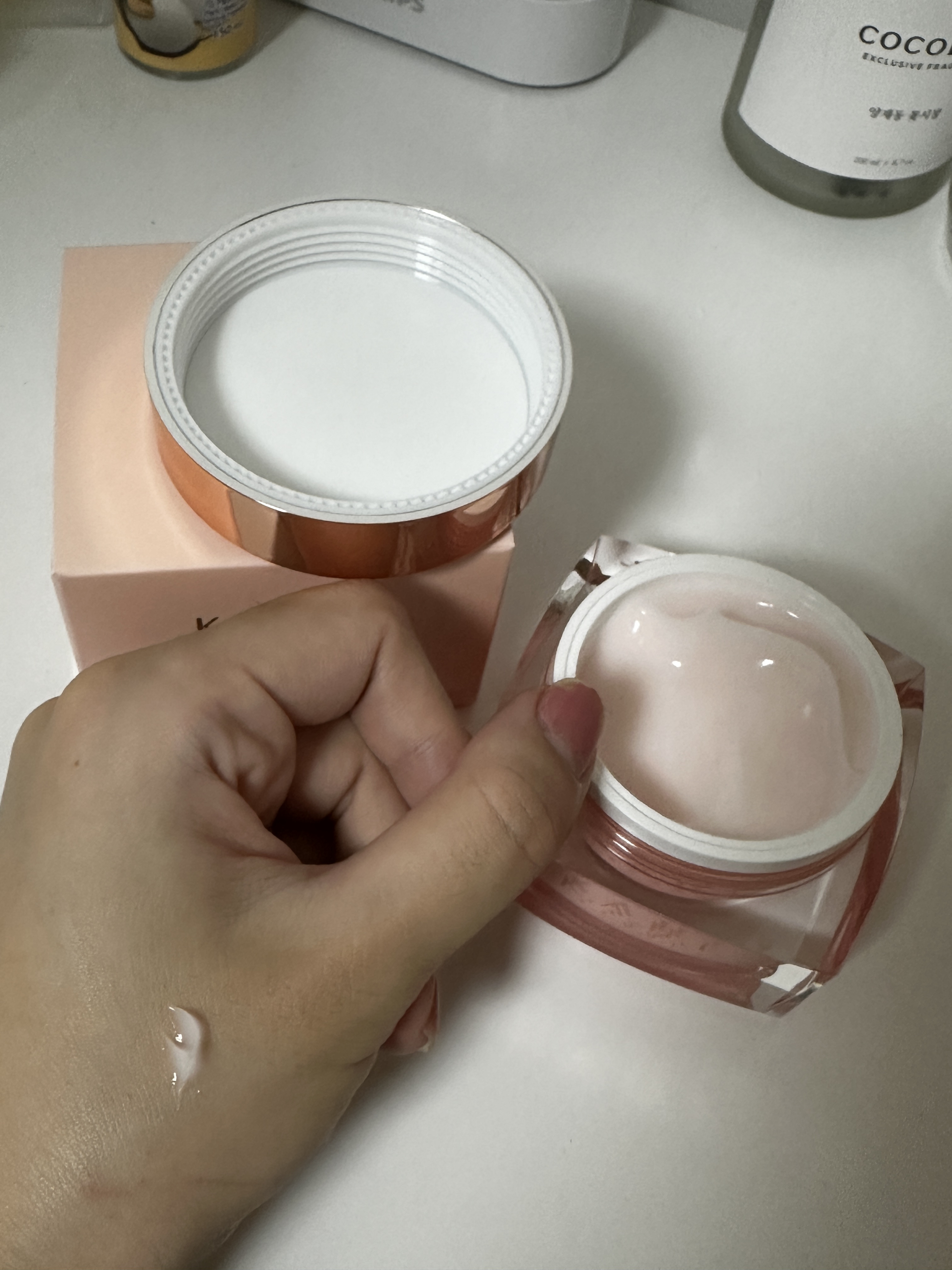 WRバウンスコアクリーム/KAHI/フェイスクリームを使ったクチコミ（2枚目）