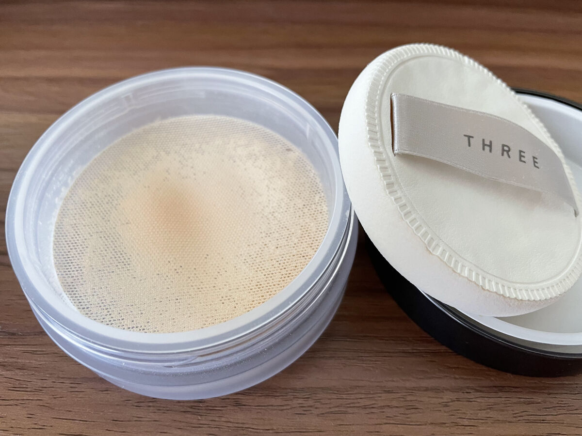 アドバンスドエシリアルスムースオペレーター ルースパウダー/THREE/ルースパウダーを使ったクチコミ（2枚目）