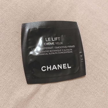 CHANEL ル リフト クレーム ユーのクチコミ「CHANEL


ル リフト クレーム ユー
︎𓊆目元用クリーム𓊇
伸びが良く均一にぬれるので.....」（2枚目）