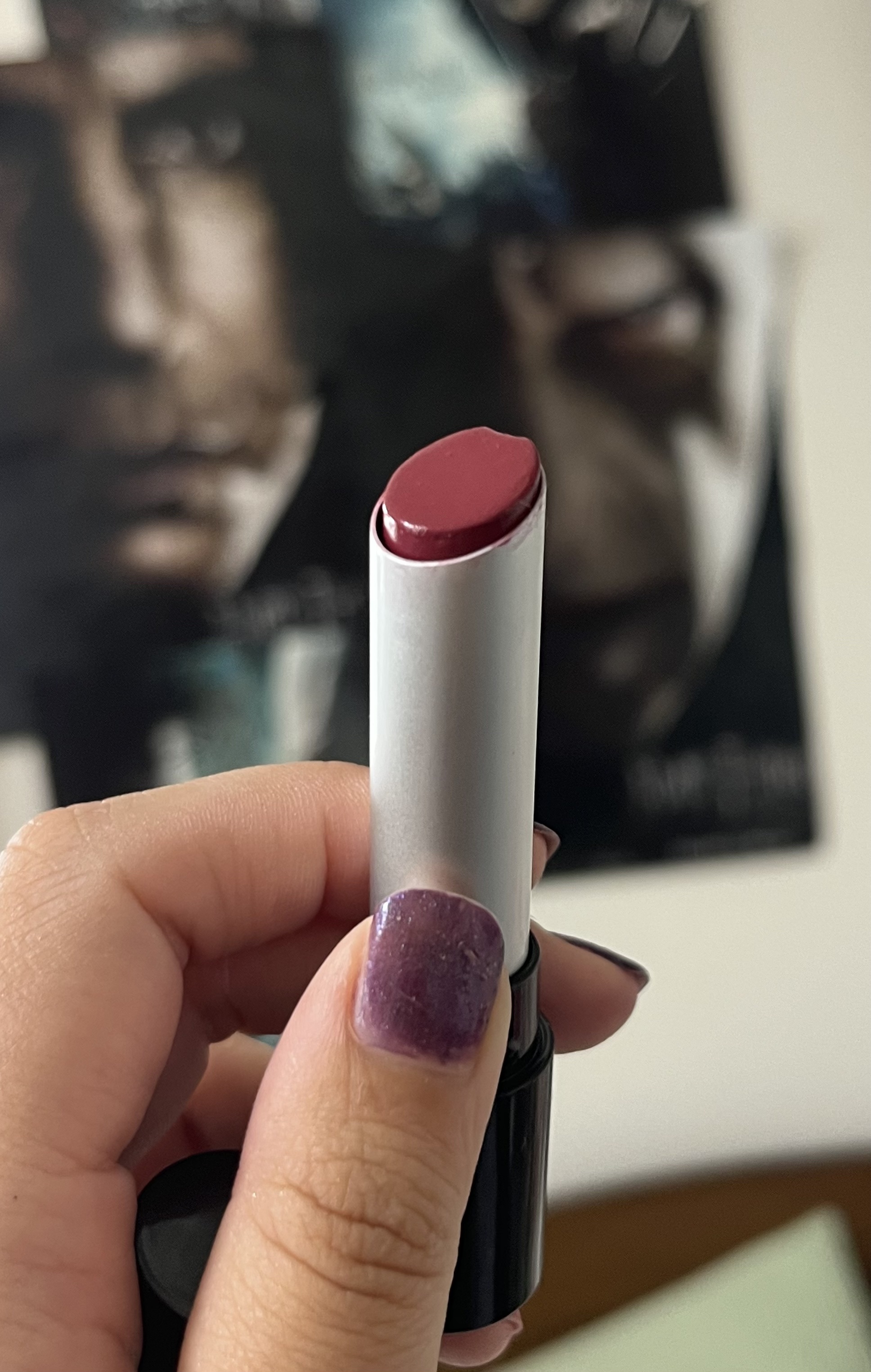 ラスティング フィニッシュ クリーミィモイスト リップスティック 010 可憐なパープルで魅せるプラムパープル/リンメル ロンドン/口紅を使ったクチコミ（2枚目）