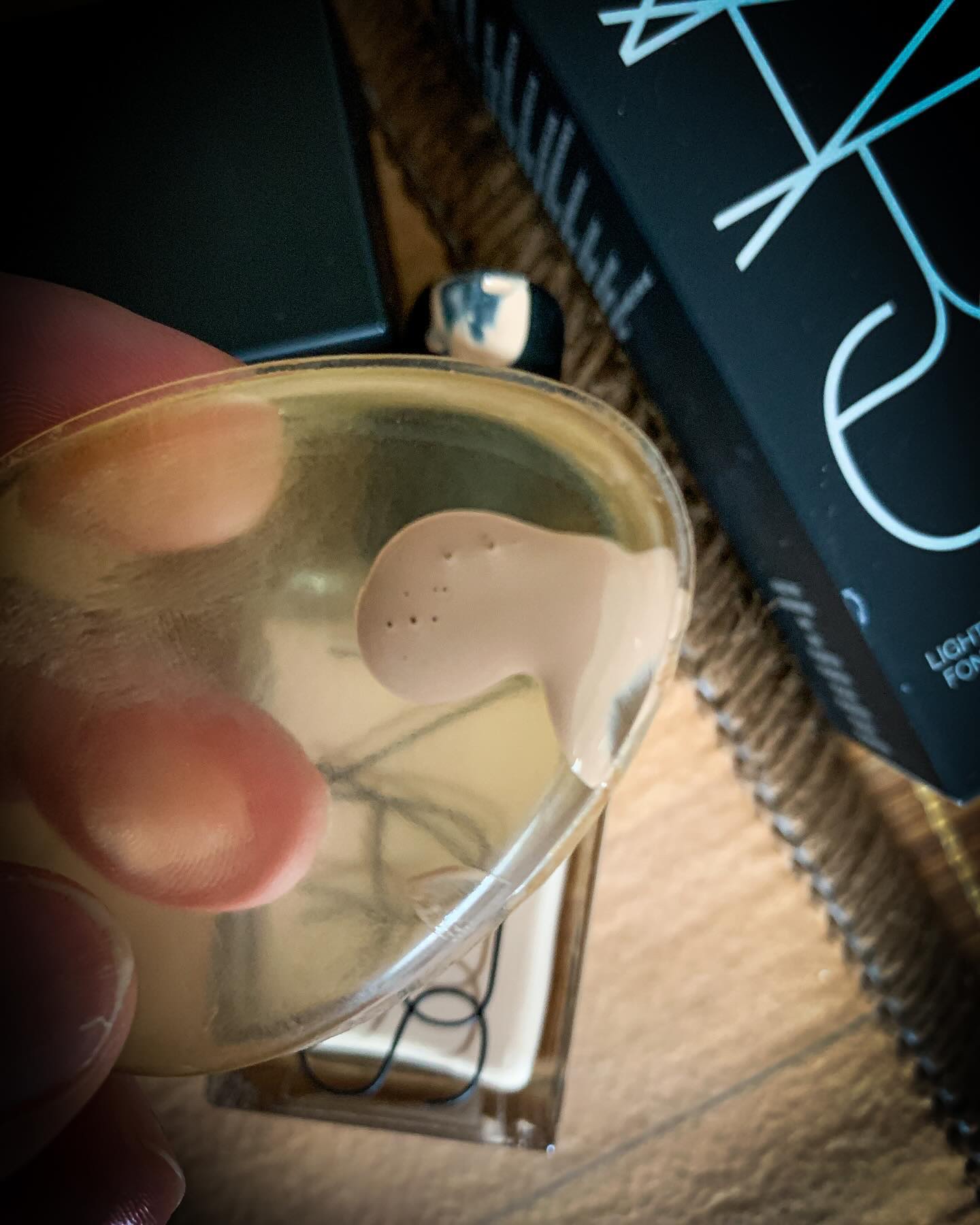 ライトリフレクティング ファンデーション/NARS/リキッドファンデーションを使ったクチコミ（2枚目）