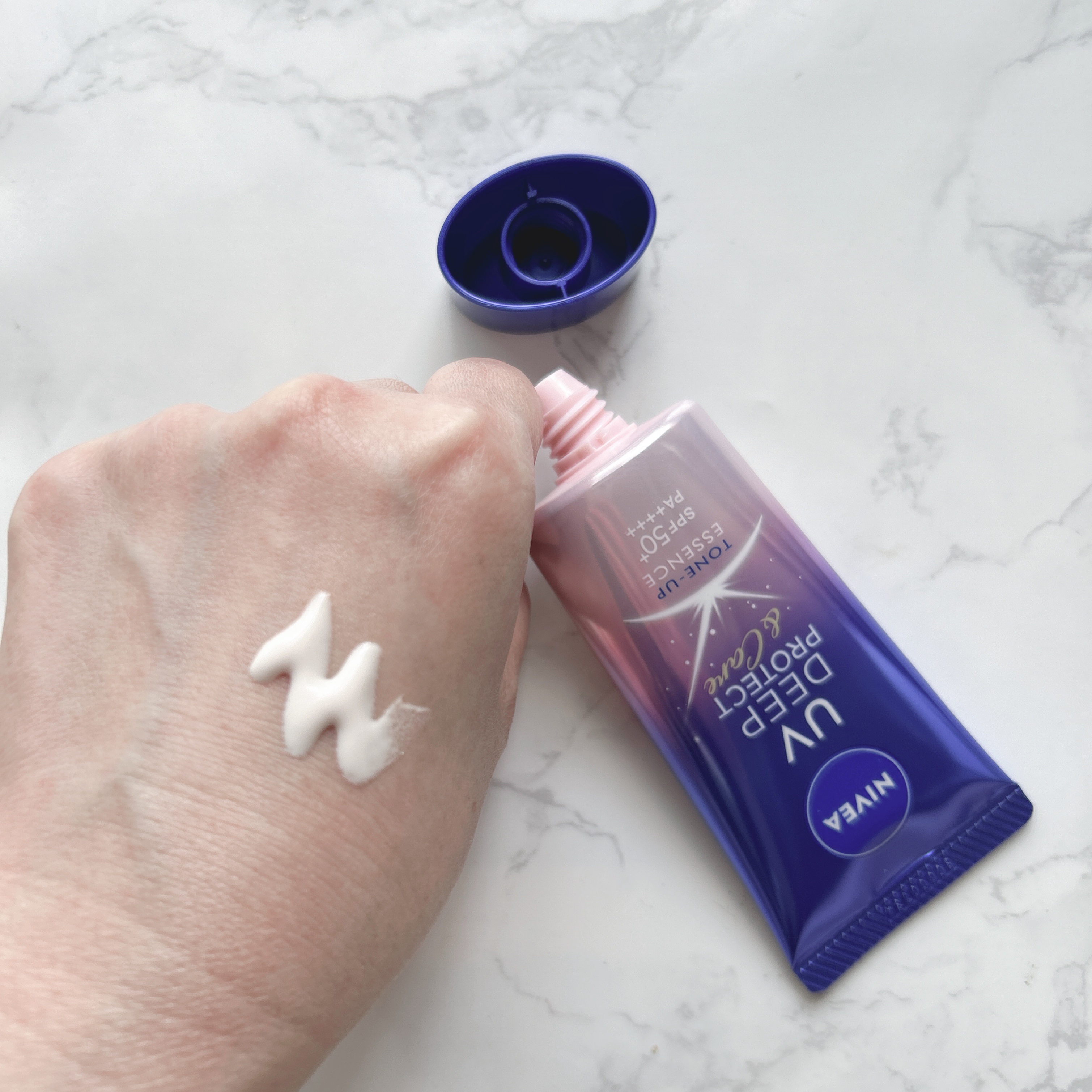 ニベアUV ディープ プロテクト＆ケア トーンアップ エッセンス/ニベア/日焼け止めローションを使ったクチコミ（2枚目）