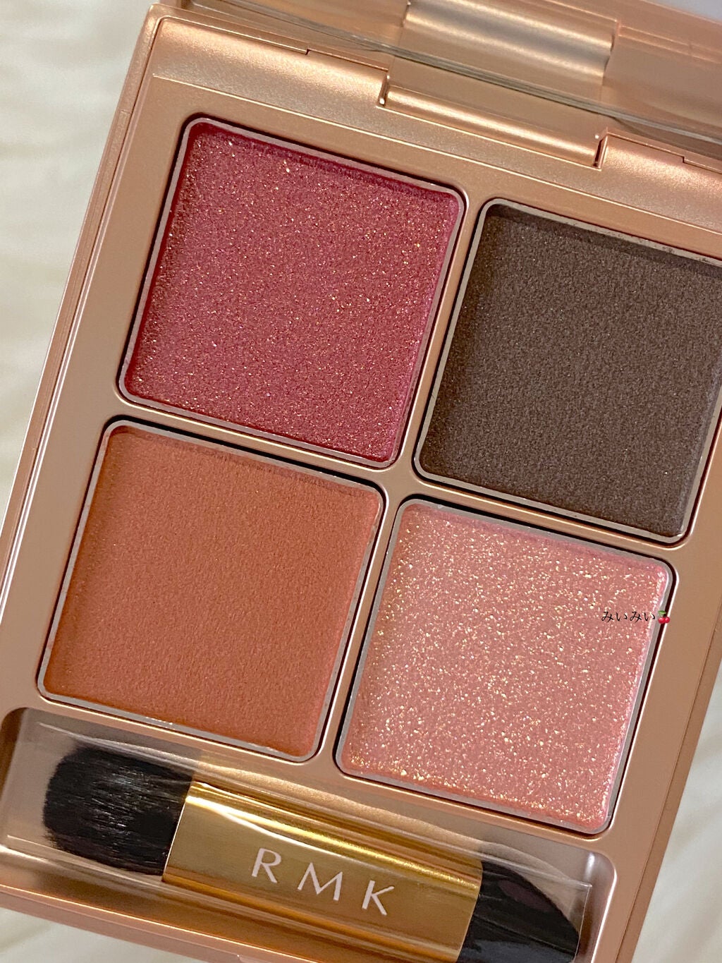 ローズウッドデイドリーム 4アイズ /RMK/アイシャドウパレットを使ったクチコミ(2枚目)